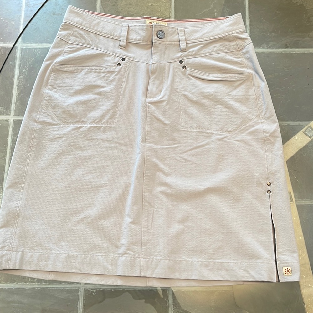 Royal Robbins,sweet active/travel skirt, kick pleat on front,nylon/spandex, NWOT